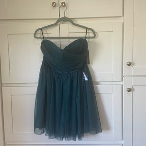 Lulu’s strapless dress